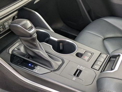 Used 2022 Toyota Highlander XLE image 26