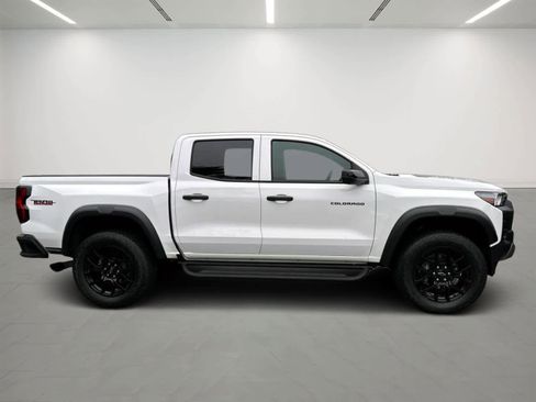 Used 2024 Chevrolet Colorado Trail Boss w/ LPO, Dark Essentials Package image 5