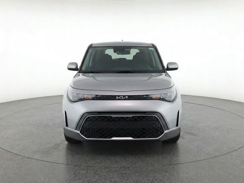 Used 2025 Kia Soul LX w/ LX Technology Package FWD image 2