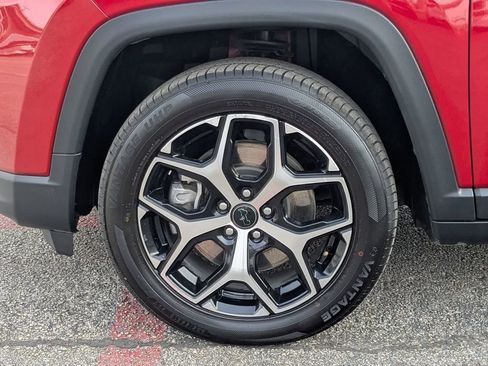 Used 2025 Jeep Compass Limited image 28