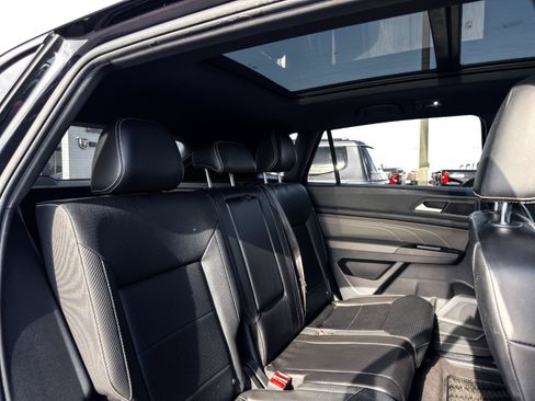 Used 2022 Volkswagen Atlas Cross Sport SE FWD image 25