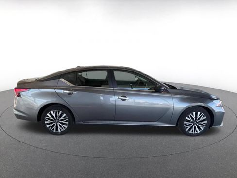 Used 2025 Nissan Altima 2.5 SV FWD image 16