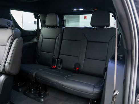 Used 2022 GMC Yukon Denali w/ Denali Premium Package image 18