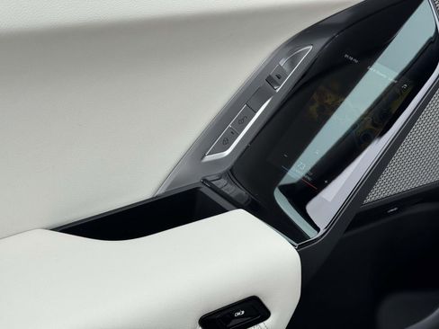 Used 2023 BMW 760i xDrive image 13