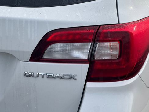 Used 2019 Subaru Outback 2.5i Premium image 27
