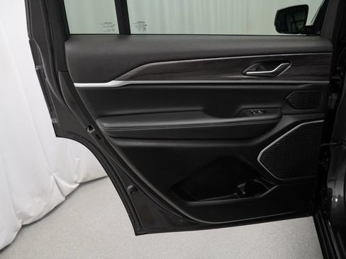 Used 2022 Jeep Grand Cherokee L Limited AWD/4WD image 28