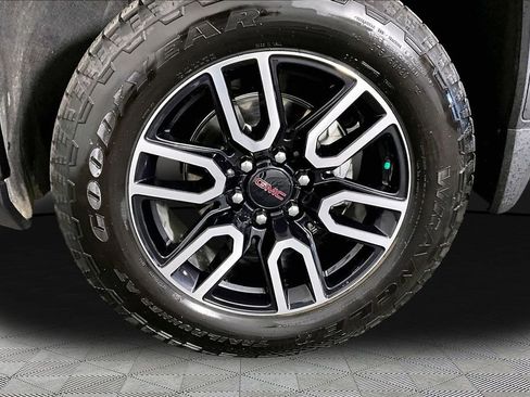 Certified 2025 GMC Sierra 1500 AT4 w/ AT4 Premium Package AWD/4WD image 31