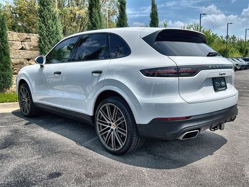 Used 2022 Porsche Cayenne image 3