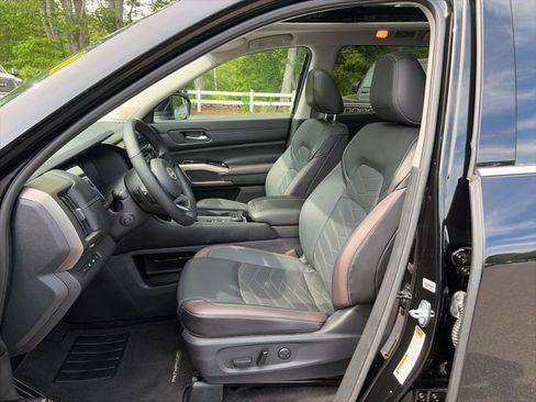 Used 2024 Nissan Pathfinder Platinum w/ Cargo Package AWD/4WD image 14