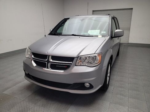Used 2019 Dodge Grand Caravan SXT image 15
