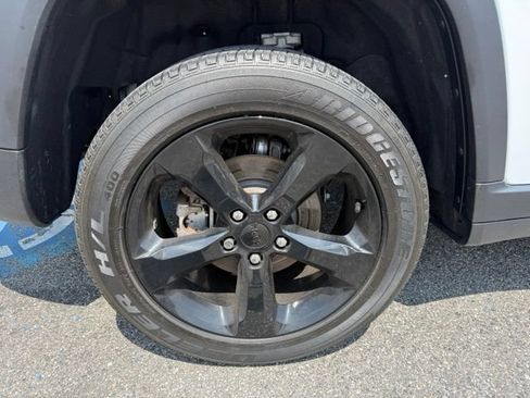 Used 2023 Jeep Grand Cherokee Altitude AWD/4WD image 38