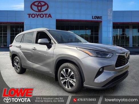Certified 2026 Toyota Highlander XLE AWD/4WD image 1