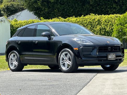 Certified 2025 Porsche Macan AWD/4WD image 10