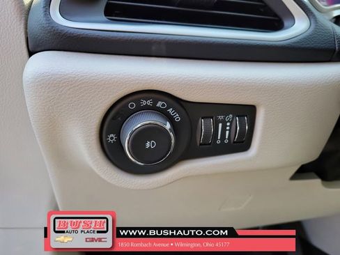 Used 2023 Chrysler Pacifica Touring-L image 20