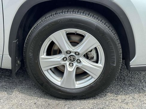 Used 2022 Toyota Highlander LE image 7