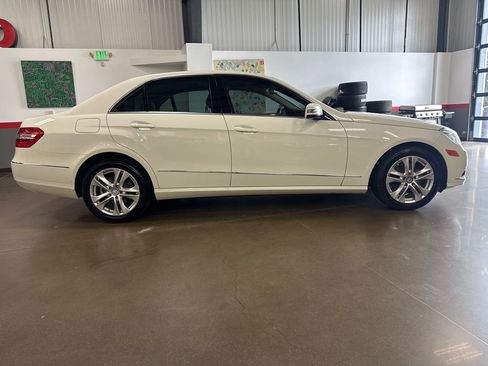 Used 2010 Mercedes-Benz E 350 4MATIC Sedan image 23