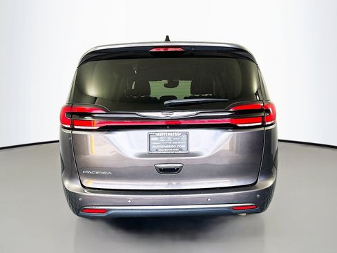 Used 2023 Chrysler Pacifica Touring-L FWD image 6
