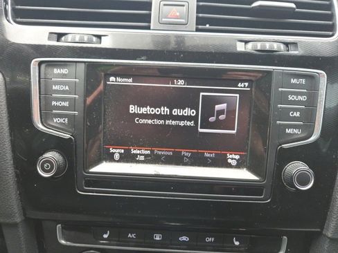 Used 2015 Volkswagen GTI SE image 12