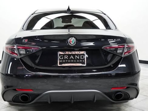 Used 2024 Alfa Romeo Giulia Veloce AWD/4WD image 9