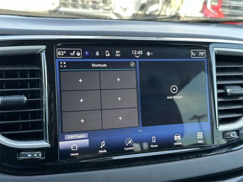 Used 2024 Chrysler Pacifica Touring-L image 3