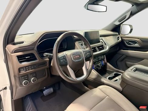 Used 2022 GMC Yukon XL SLT w/ SLT Premium Package AWD/4WD image 9