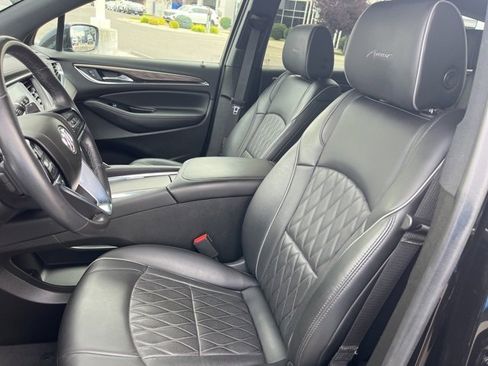 Used 2023 Buick Enclave Avenir image 10