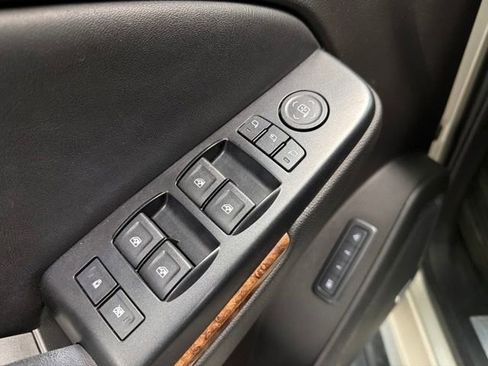 Used 2015 Chevrolet Tahoe LTZ RWD image 14