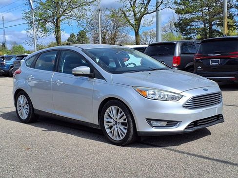 Used 2016 Ford Focus Titanium w/ Titanium Technology Package FWD image 3