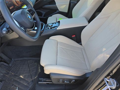 Used 2025 BMW X3 xDrive30i w/ Convenience Package image 21