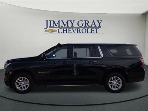 Used 2023 Chevrolet Suburban LT image 6