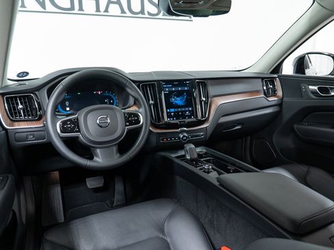 Certified 2023 Volvo XC60 B5 Plus w/ Climate Package image 16