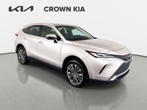 Used 2022 Toyota Venza XLE AWD/4WD image 4