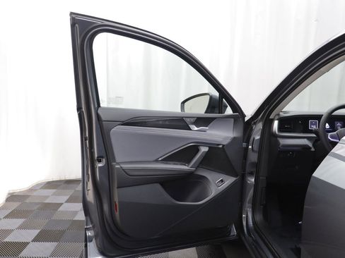 New 2026 Volkswagen Tiguan SE image 4