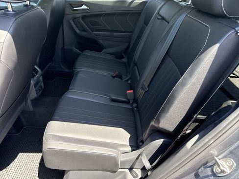 Used 2024 Volkswagen Tiguan SE w/ Panoramic Sunroof Package FWD image 22