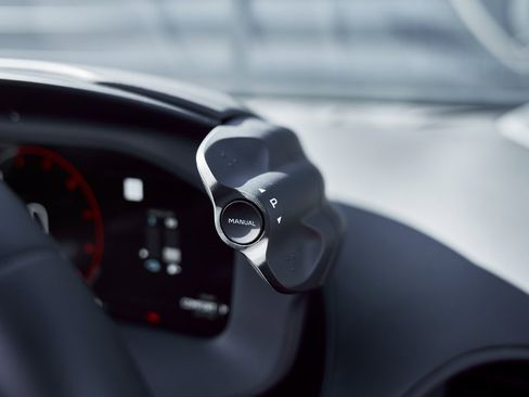 Used 2025 McLaren Artura Spider image 57