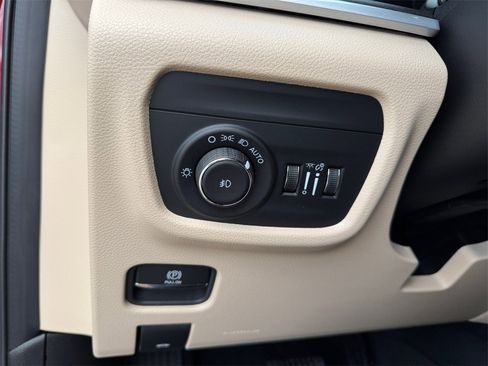 New 2025 Jeep Grand Cherokee L Limited w/ Black Appearance Package image 21