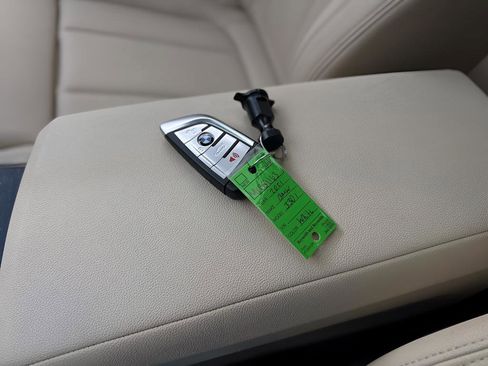 Used 2021 BMW 330i Sedan w/ Convenience Package image 26