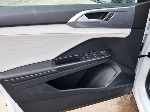 New 2026 Volkswagen Taos SEL image 14