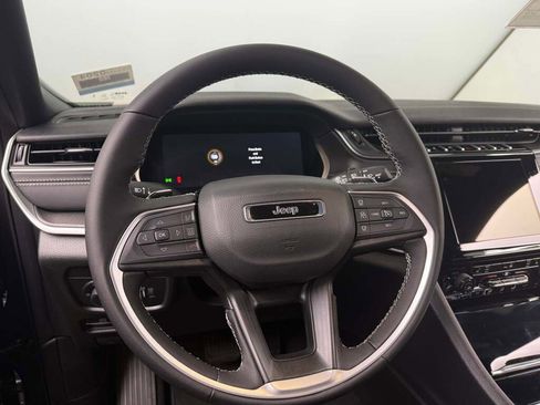 New 2025 Jeep Grand Cherokee L Laredo image 24