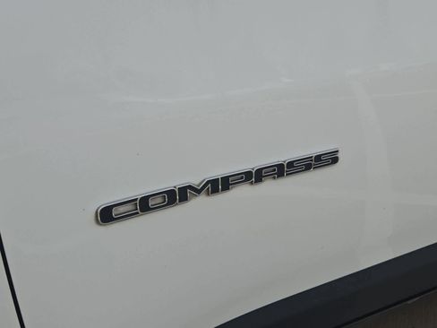 Used 2023 Jeep Compass Latitude image 12