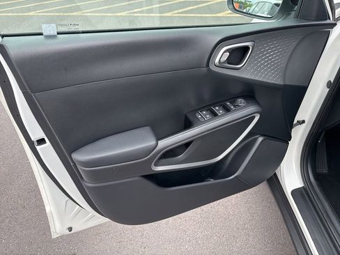 Certified 2023 Kia Soul S FWD image 6
