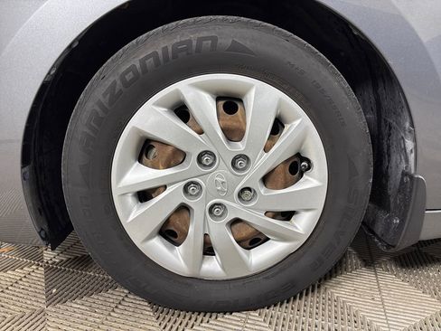 Used 2018 Hyundai Elantra SE image 12