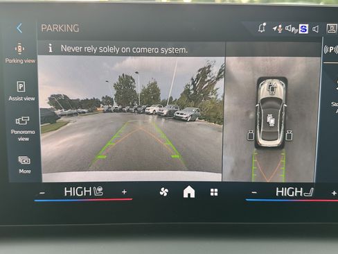 Used 2026 BMW 228i xDrive w/ Technology Package image 23