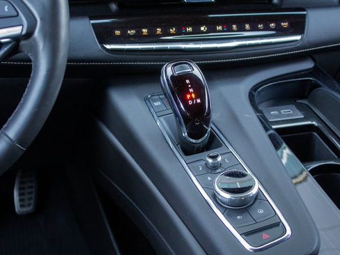 Used 2023 Cadillac Escalade V w/ LPO, ONYX Package image 21