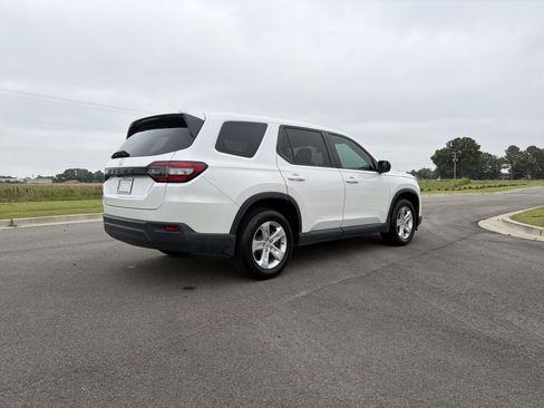Certified 2024 Honda Pilot LX image 7