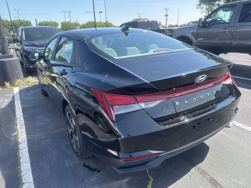 Used 2023 Hyundai Elantra SEL w/ Convenience Package FWD image 4