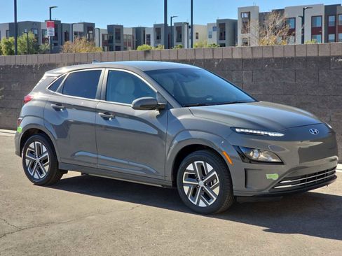 Used 2023 Hyundai Kona SE image 3