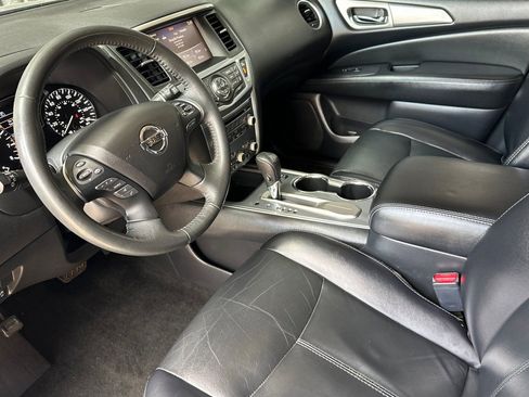 Used 2018 Nissan Pathfinder SL w/ Cargo Package FWD image 10
