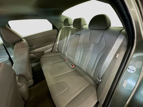 Used 2025 Hyundai Elantra SEL image 30