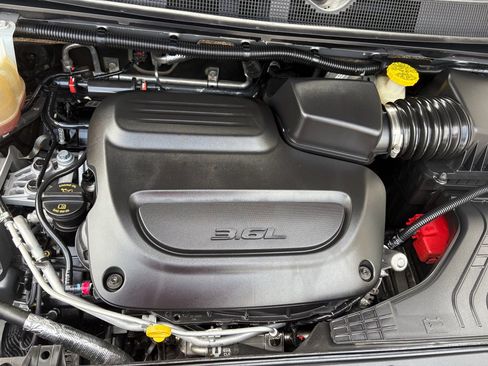 Used 2020 Chrysler Pacifica Touring-L image 31